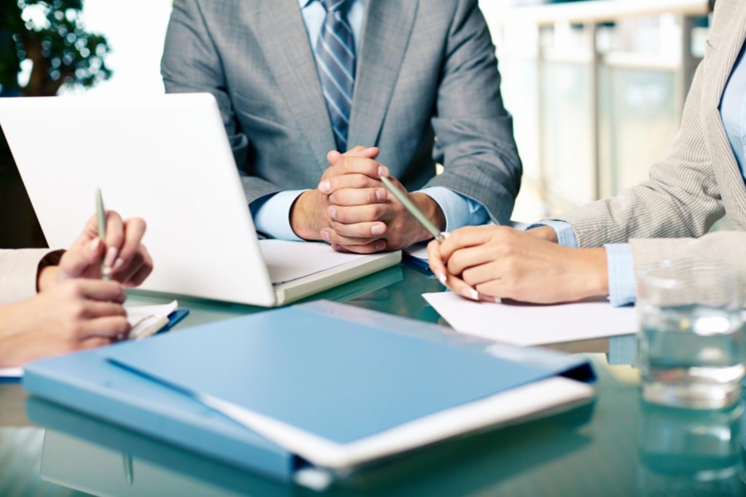 One-on-one financial coaching session at orphinavex